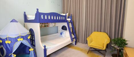 Family Quadruple Room | Down comforters, in-room safe, blackout drapes, soundproofing