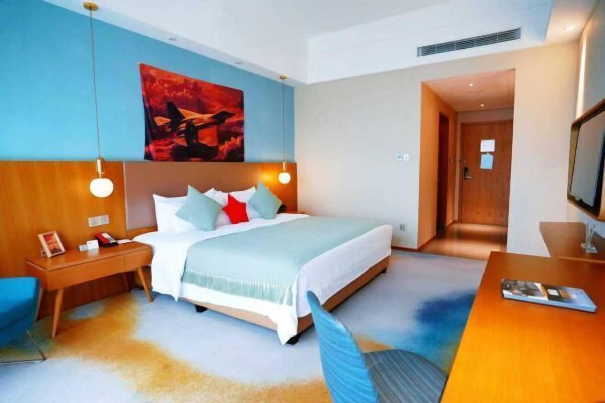 Down comforters, in-room safe, blackout drapes, soundproofing