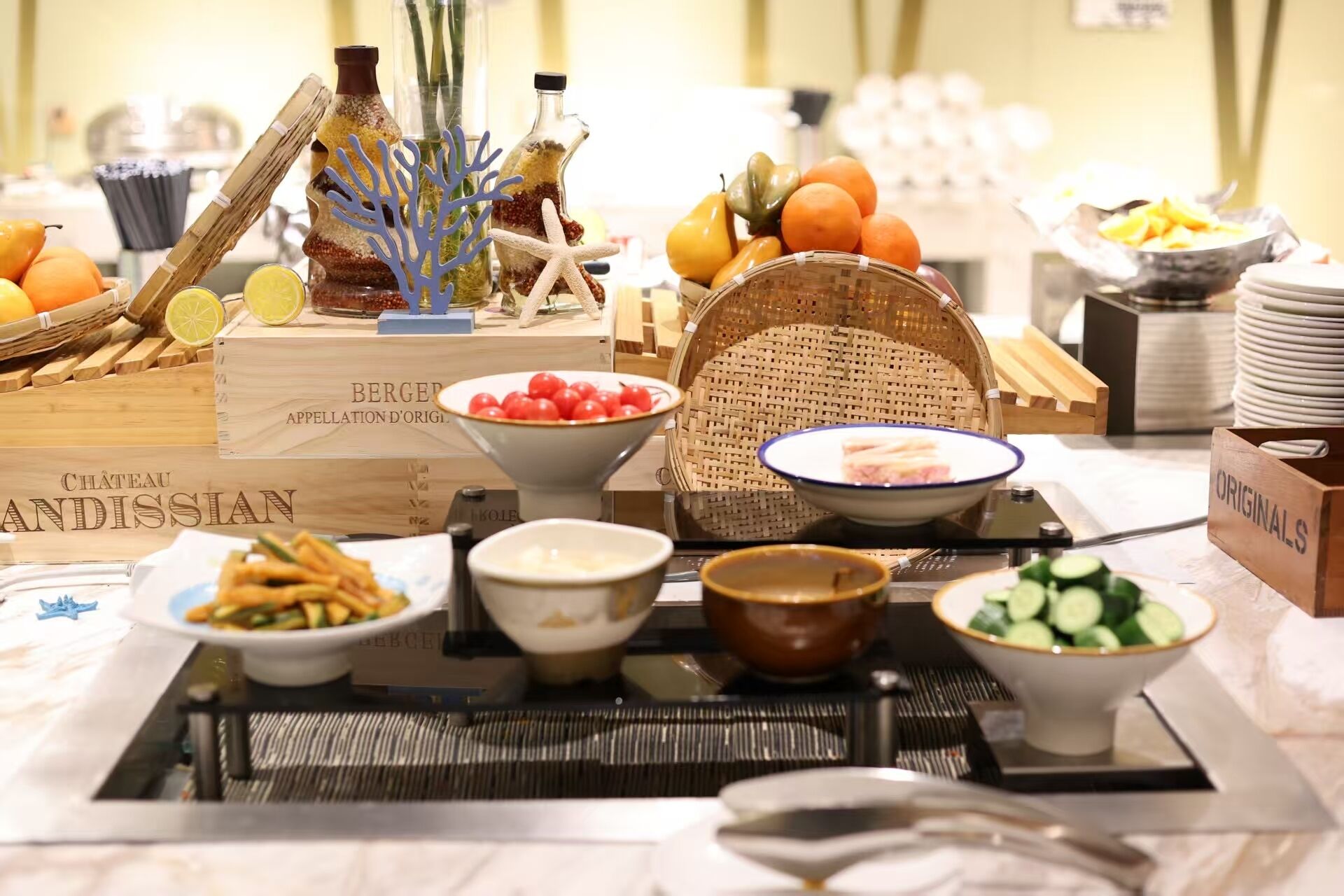 Daily buffet breakfast (CNY 68 per person)