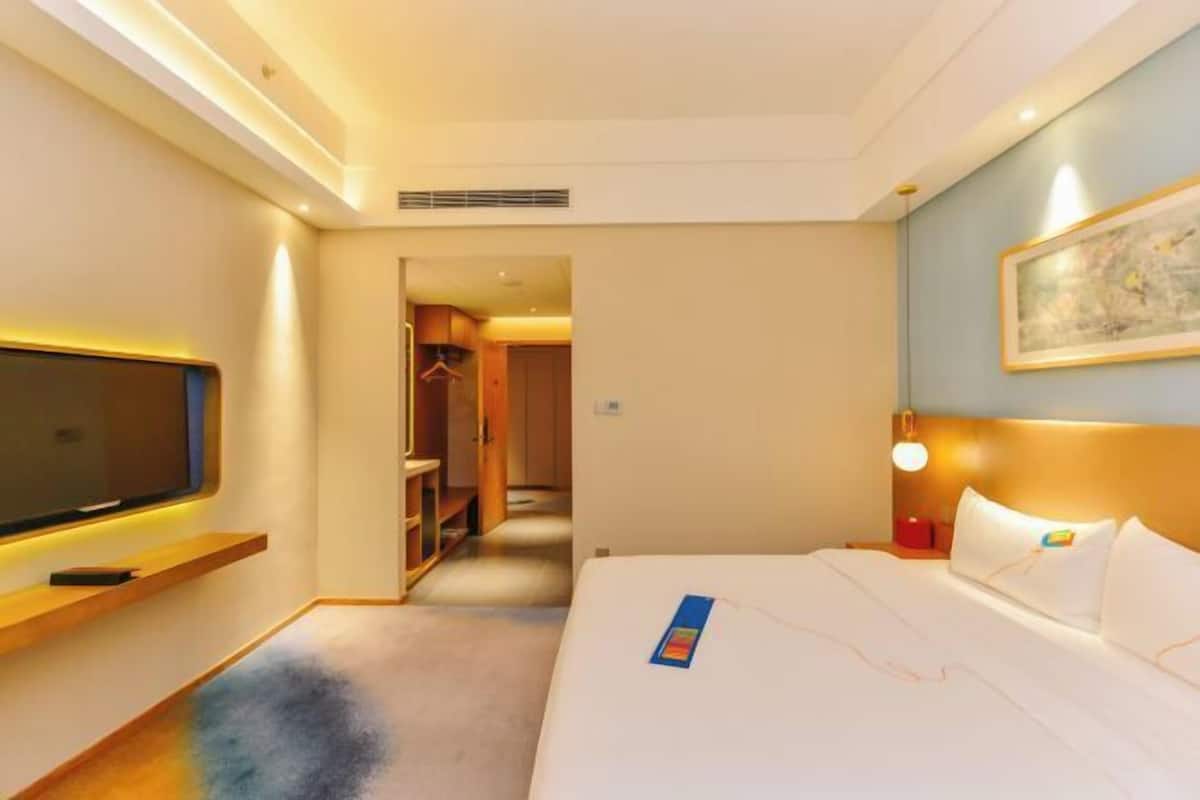 1 bedroom, down comforters, in-room safe, blackout drapes