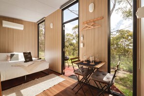 1 bedroom, bed sheets