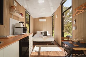 1 bedroom, bed sheets