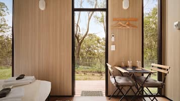 1 bedroom, bed sheets