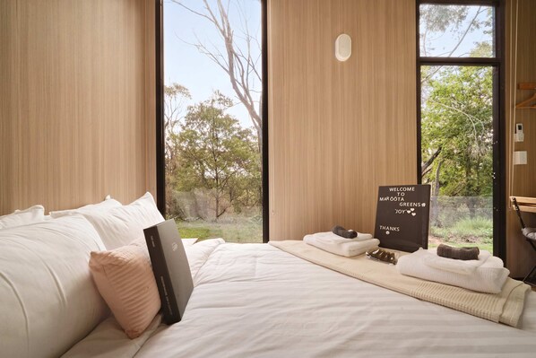 1 bedroom, bed sheets