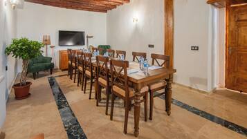 32-Zoll-Smart-TV mit Satellitenempfang