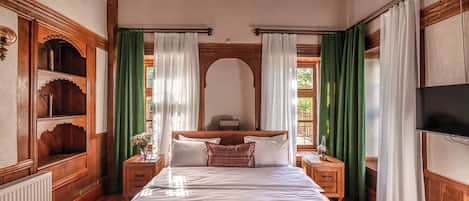 Minibar, wifi gratis y ropa de cama