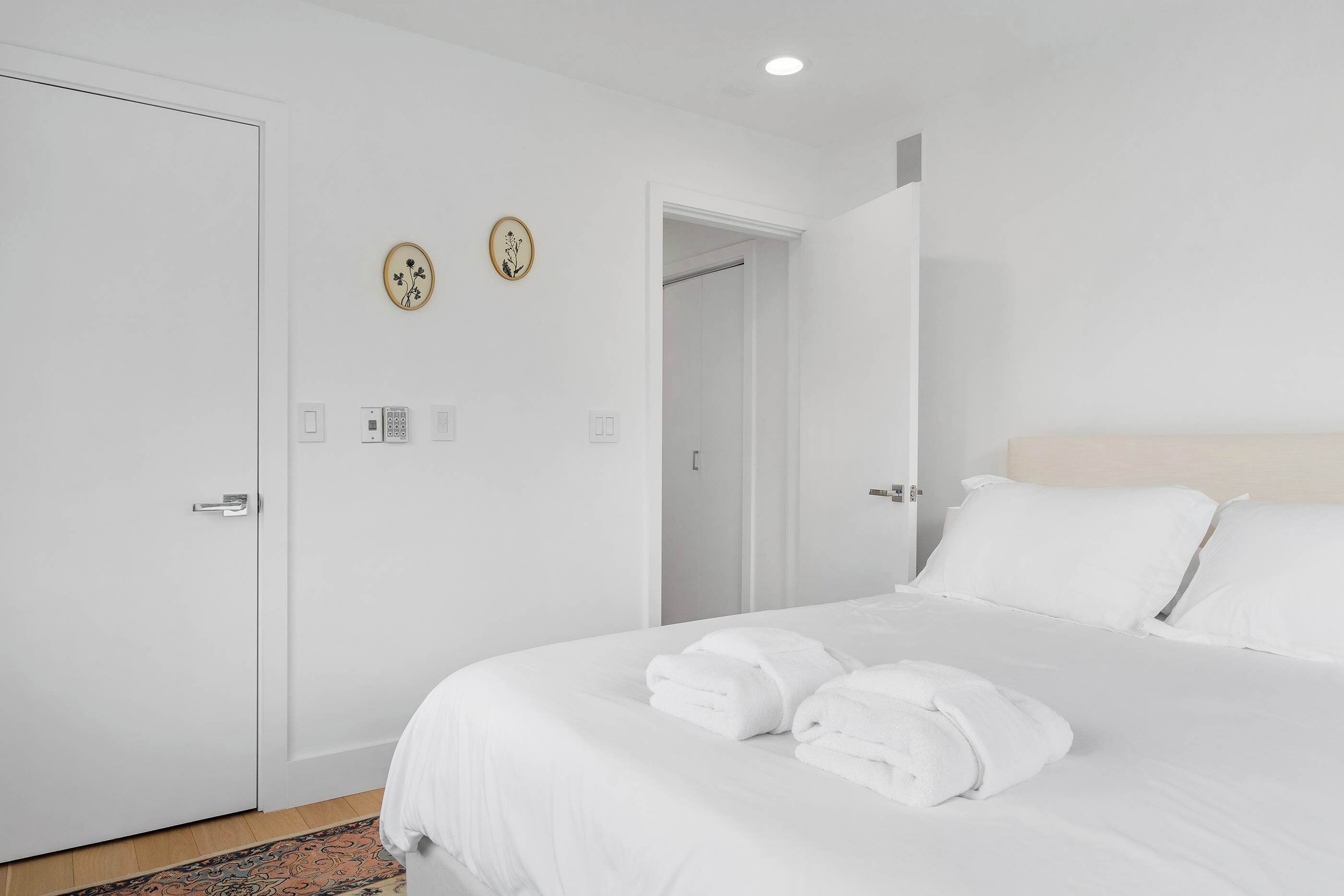 3 habitaciones, cuna de viaje, wifi y ropa de cama 