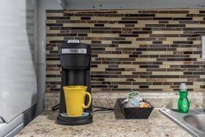 Fridge, oven, stovetop, coffee/tea maker