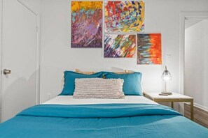 1 bedroom, travel crib, bed sheets