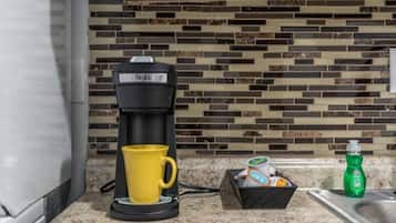 Geladeira, fogão, cooktop, cafeteira/chaleira