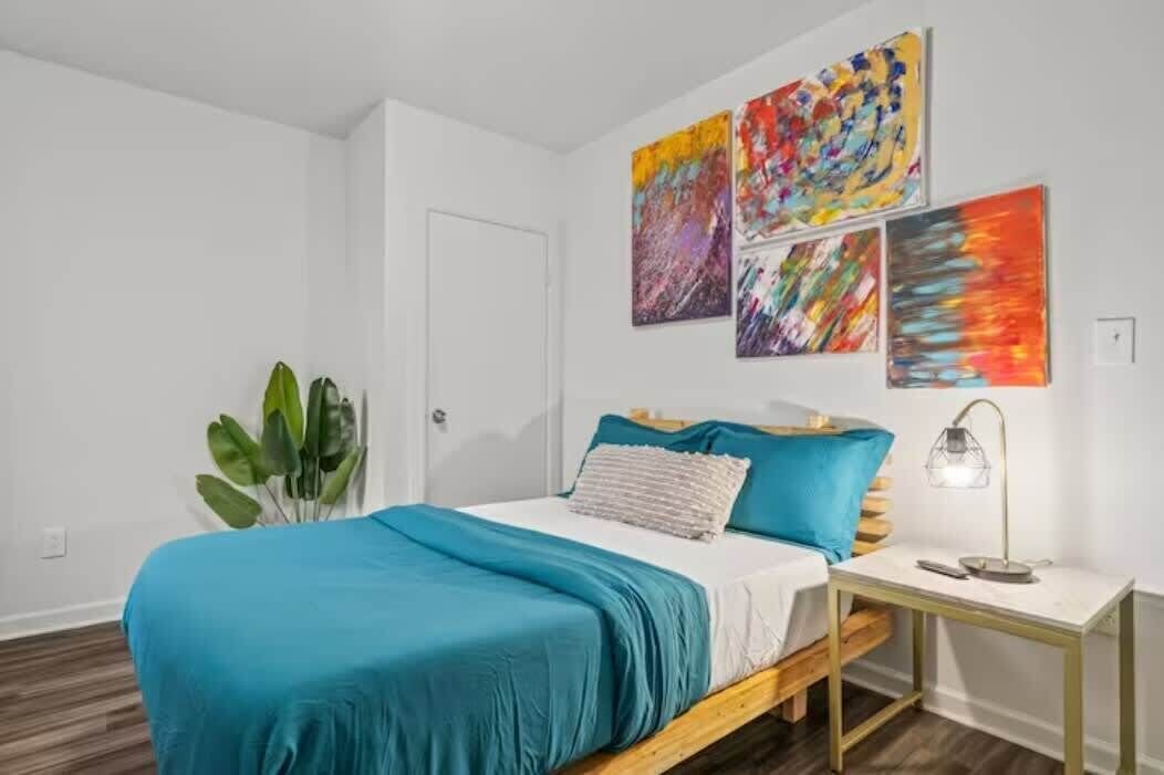 1 makuuhuone, vauvan matkasänky, vuodevaatteet