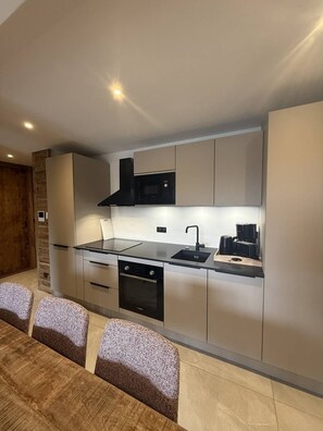 Fridge, oven, dishwasher, toaster