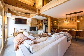 TV, fireplace - 12-person flat with jacuzzi and sauna on the snow front (LA TOUSSUIRE)