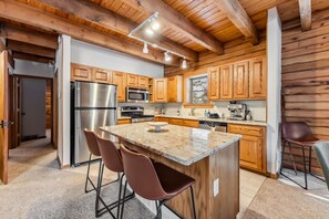 Fridge, microwave, stovetop, dishwasher