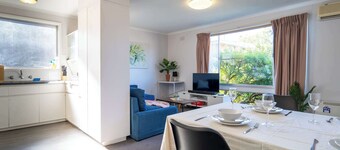 Sunny 2BR Home in Highton – Easy Geelong Access