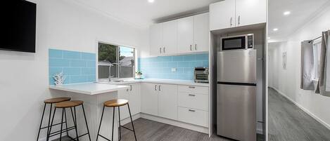 Refrigerador, microondas, horno, placa de cocina