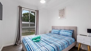 5 bedrooms, WiFi, bed sheets - A Big Piece Of Haven (North Haven)