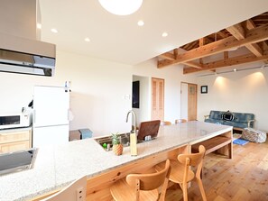 Vil·la de luxe | Cuina privada | Frigorífic gran, microones, forn i bullidora elèctrica