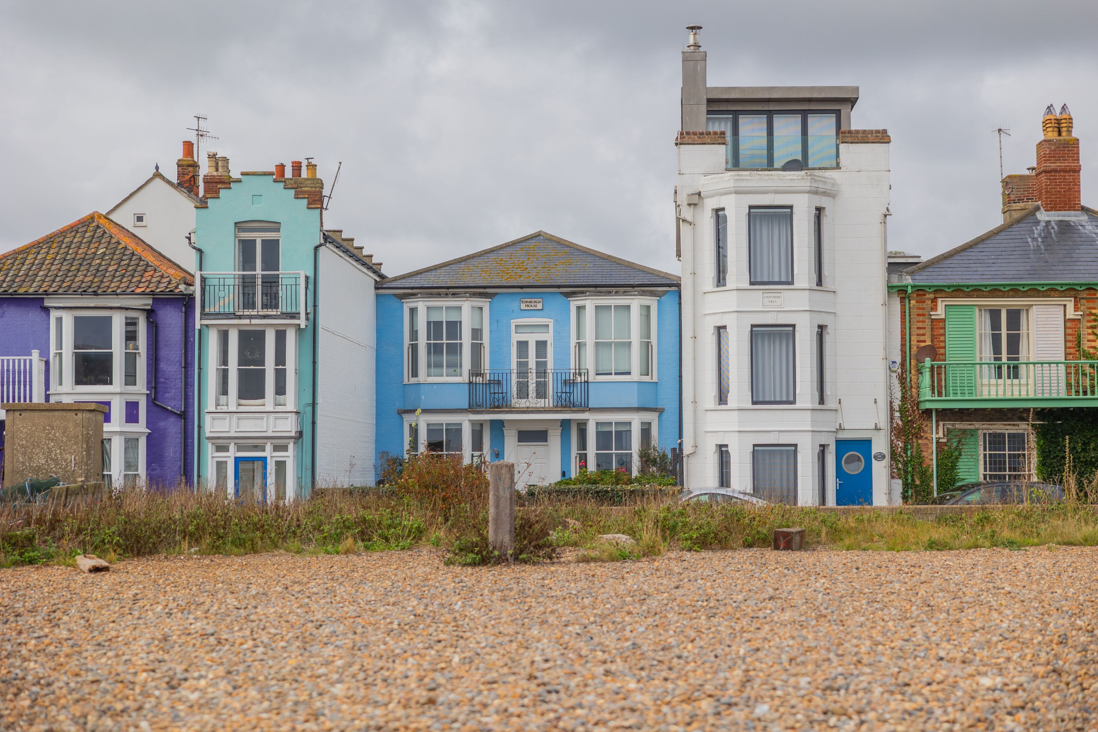Edinburgh House, Aldeburgh: Next to the shingle beach