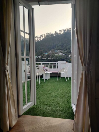 Angel Villa homestay feels just like home in hills.