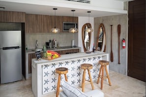 Fridge, microwave, oven, coffee/tea maker