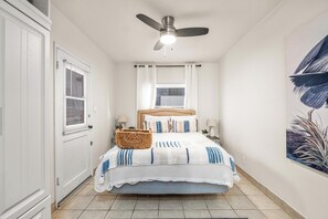 1 bedroom, iron/ironing board, WiFi, bed sheets - Charming Beachside Apt with Laundry, Steps to Shore! (Hermosa Beach)