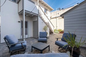 Terrace/patio - Charming Beachside Apt with Laundry, Steps to Shore! (Hermosa Beach)