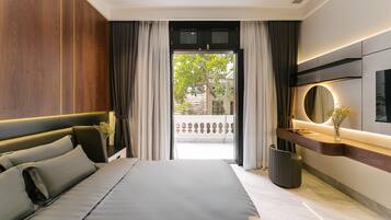 King Room with Balcony | Egyptian cotton sheets, premium bedding, down comforters