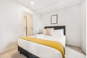 2 bedrooms, iron/ironing board, WiFi, bed sheets - Stunning Seaview+Skytower view 2 Bedroom Apartment (Auckland)