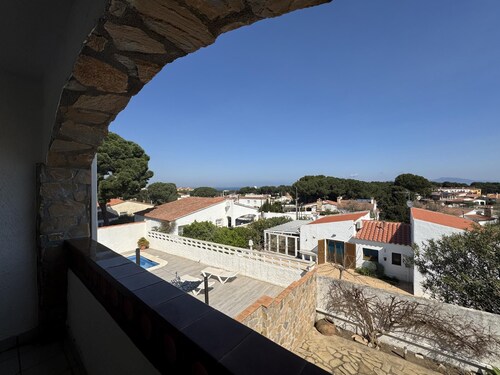 Beautiful House with private pool/Jacuzzi, wifi and barbecue