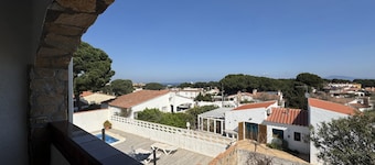 Beautiful House with private pool/Jacuzzi, wifi and barbecue
