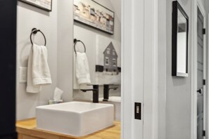 Hårføner og håndklær