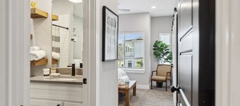 The Retreat - 1BR/1.5BA 1 Block Downtown Bryan