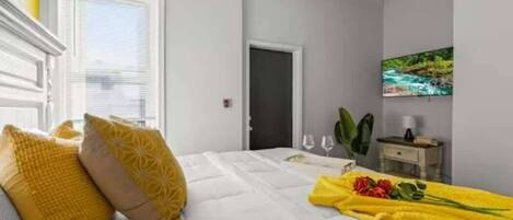 1 Schlafzimmer, Reisekinderbett, Bettwäsche