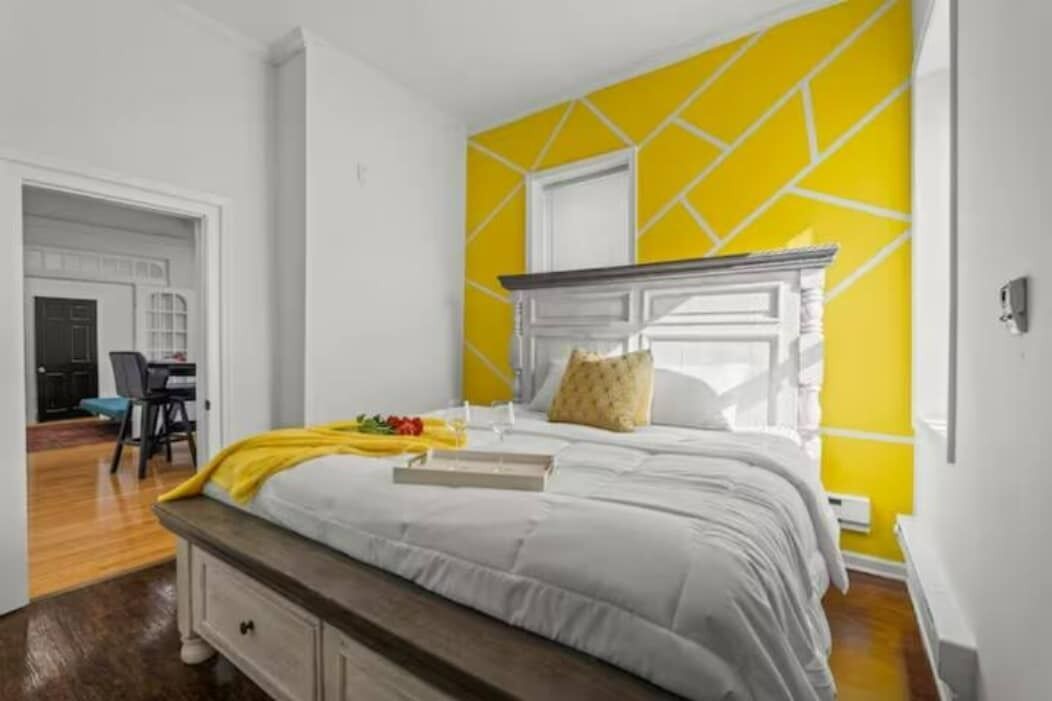 1 bedroom, travel crib, bed sheets