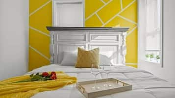 1 bedroom, travel crib, bed sheets
