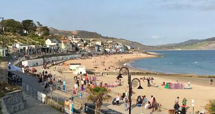 Meads Cottage - sleeps 3 guests in 2 bedrooms