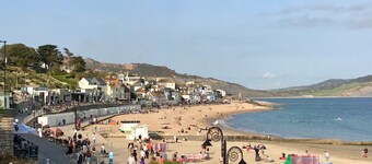 Meads Cottage - sleeps 3 guests in 2 bedrooms