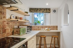 Kühlschrank, Mikrowelle, Herdplatte