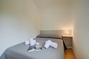 Free WiFi, bed sheets - Porto Letizia Orchidea 5, Porlezza, Italy (Porlezza)