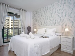 3 bedrooms, iron/ironing board, internet