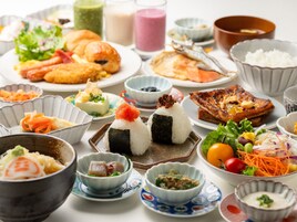 Se ofrece un desayuno bufé todos los días (por un coste adicional)