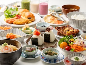 Daily buffet breakfast (JPY 3300 per person)