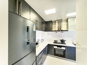 Private kitchen - Tyms 2BR 2BA Apt Near MetroCity Line 1 9 (Shanghai)