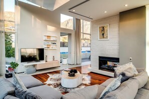 TV, peis og kontorer