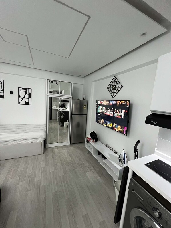 1 habitación, tabla de planchar con plancha, wifi gratis y ropa de cama