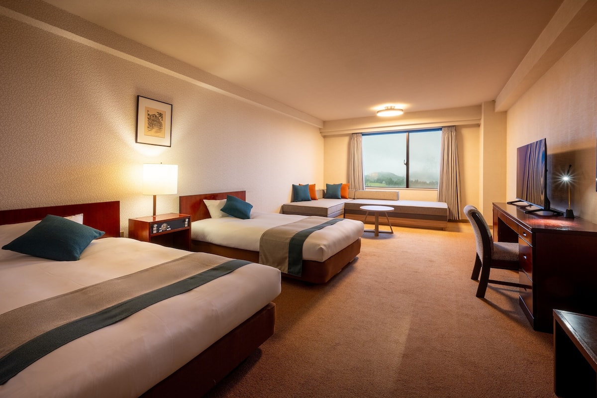 West Wing Twin Bed Room (Pre-renovation Wing) | 1 bedroom, down duvets, desk, free WiFi