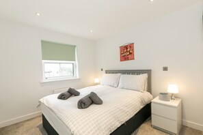 3 Schlafzimmer, Schreibtisch, Bügeleisen/Bügelbrett, Reisekinderbett