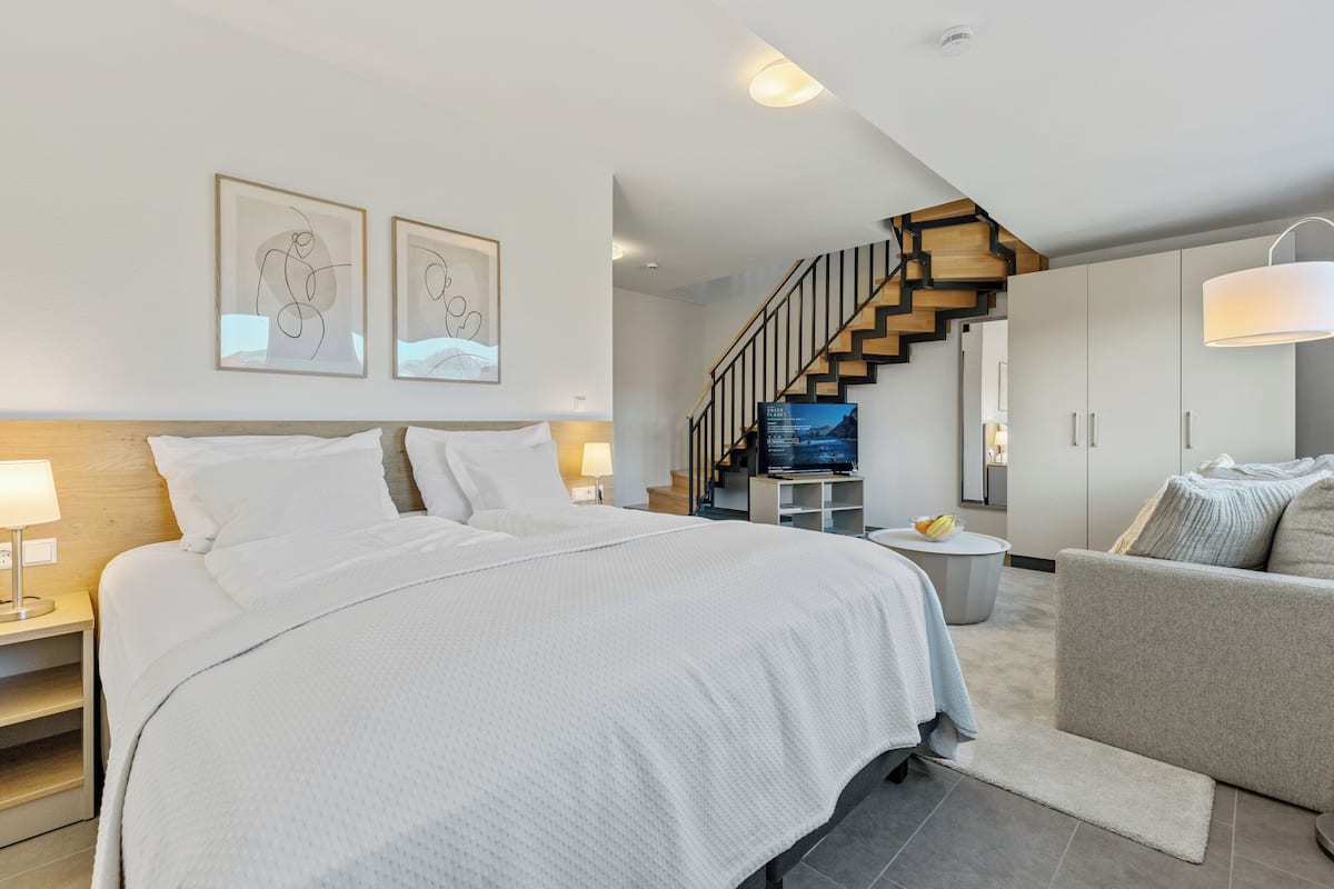 Dúplex Deluxe, balcón, vista a la montaña | 1 habitación, espacio para trabajar con laptop y insonorización