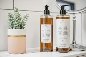 Shower, hair dryer, towels, soap - Empire Living Denzlingen Marktplatz (Denzlingen)